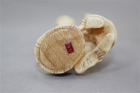 Three Japanese ivory groups, late 19th / early 20th century. 11.5cm.